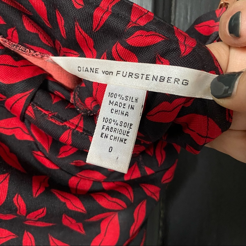 DIANE VON FURSTENBERG Red And Black Kiss Silk dress size 0 - Picture 4 of 5